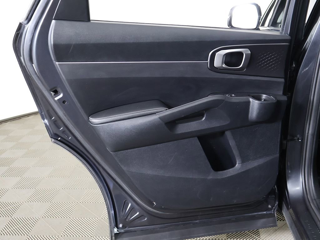 Used 2023 Kia Sorento LX image 24