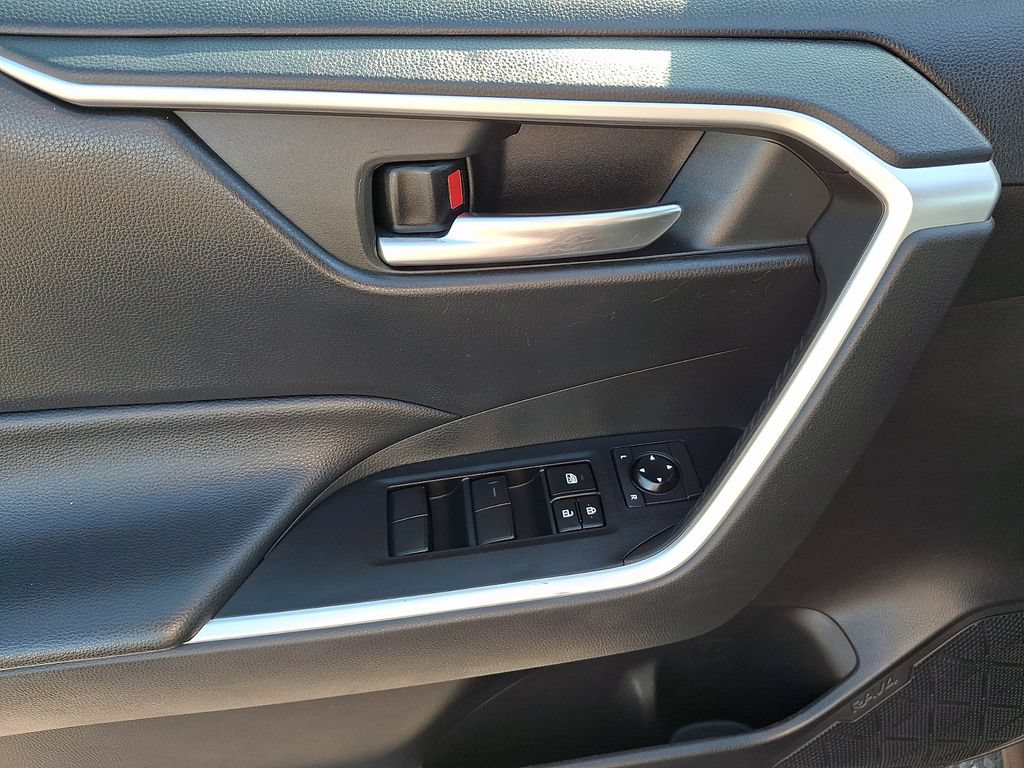 Used 2020 Toyota RAV4 XLE AWD/4WD image 15