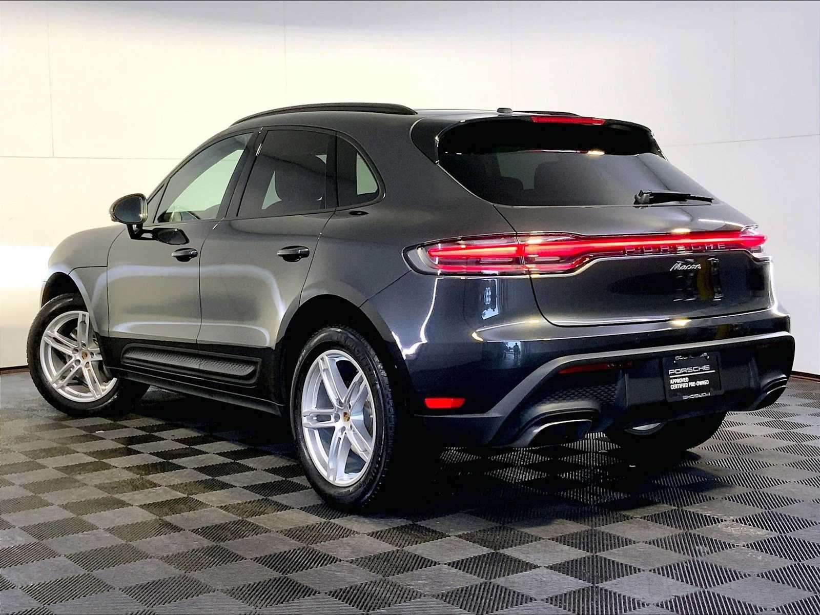 Used 2026 Porsche Macan AWD/4WD image 3