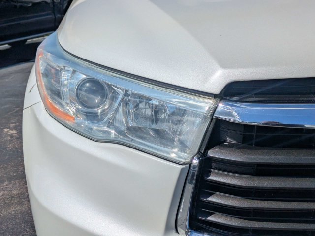 Used 2014 Toyota Highlander XLE FWD image 11