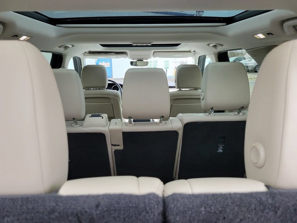 Used 2017 Land Rover Discovery HSE AWD/4WD image 28