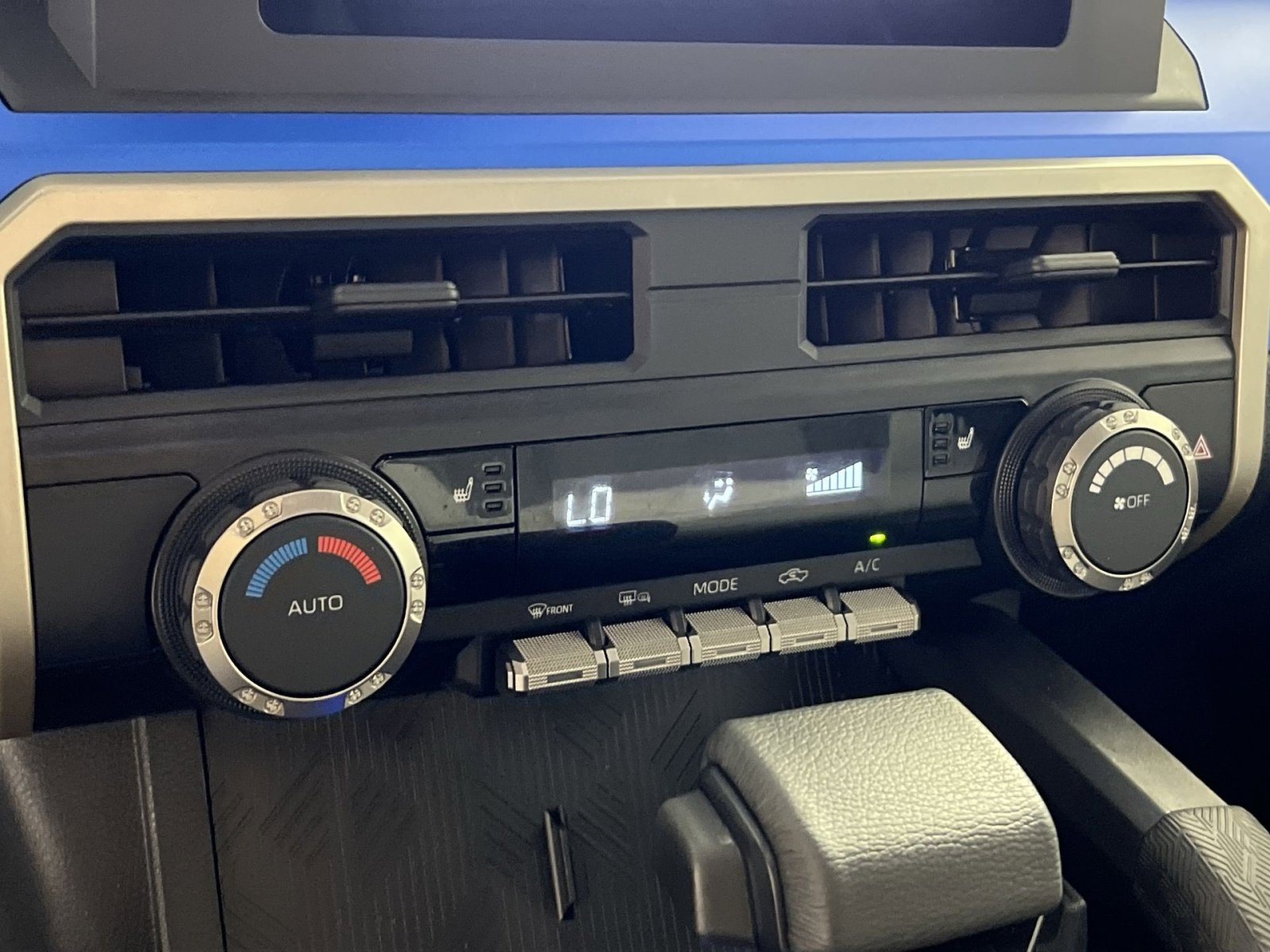 Used 2025 Toyota Tacoma TRD Off-Road image 19