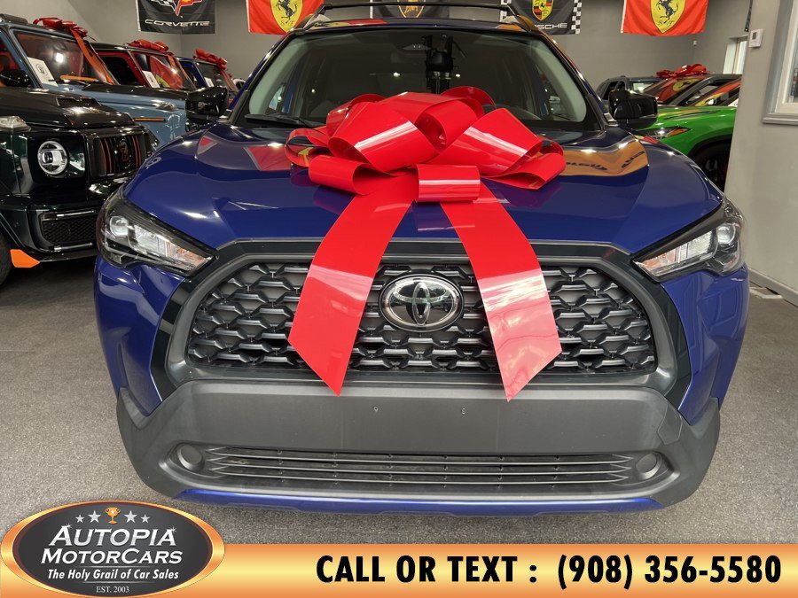 Used 2025 Toyota Corolla Cross LE w/ Moonroof Package FWD image 9