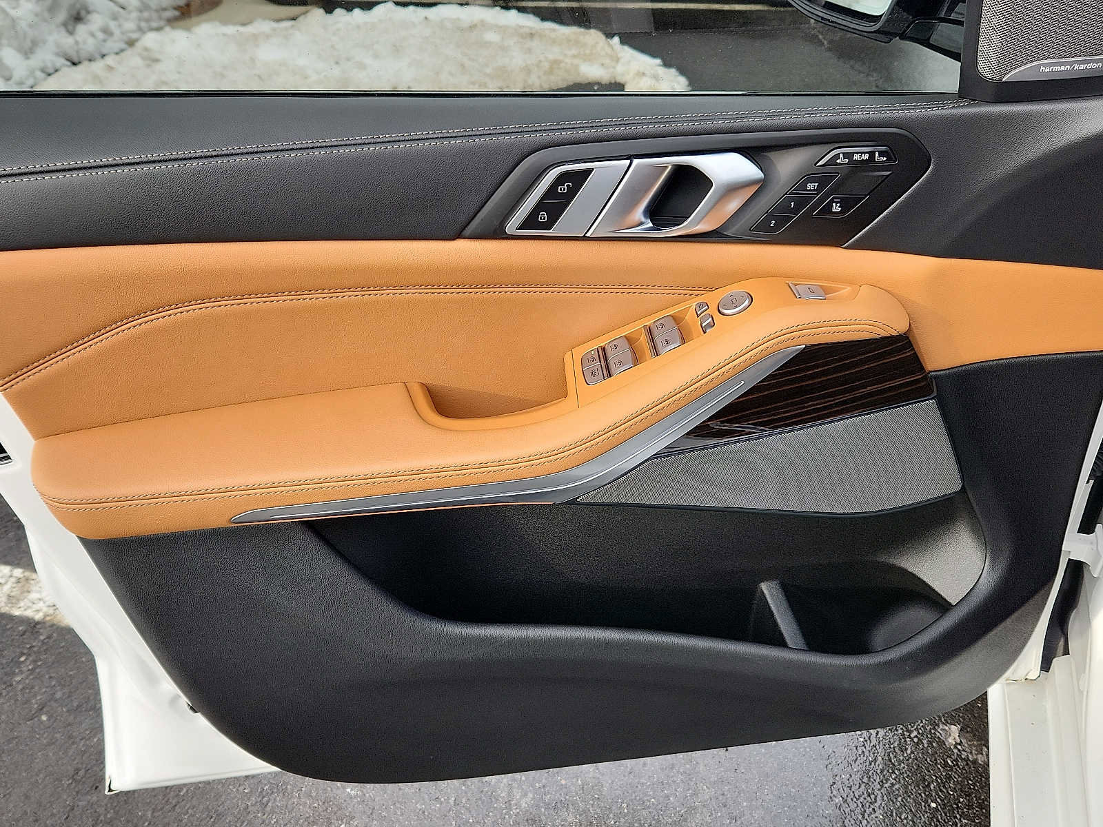 Certified 2024 BMW X7 xDrive40i w/ M Sport Package image 12