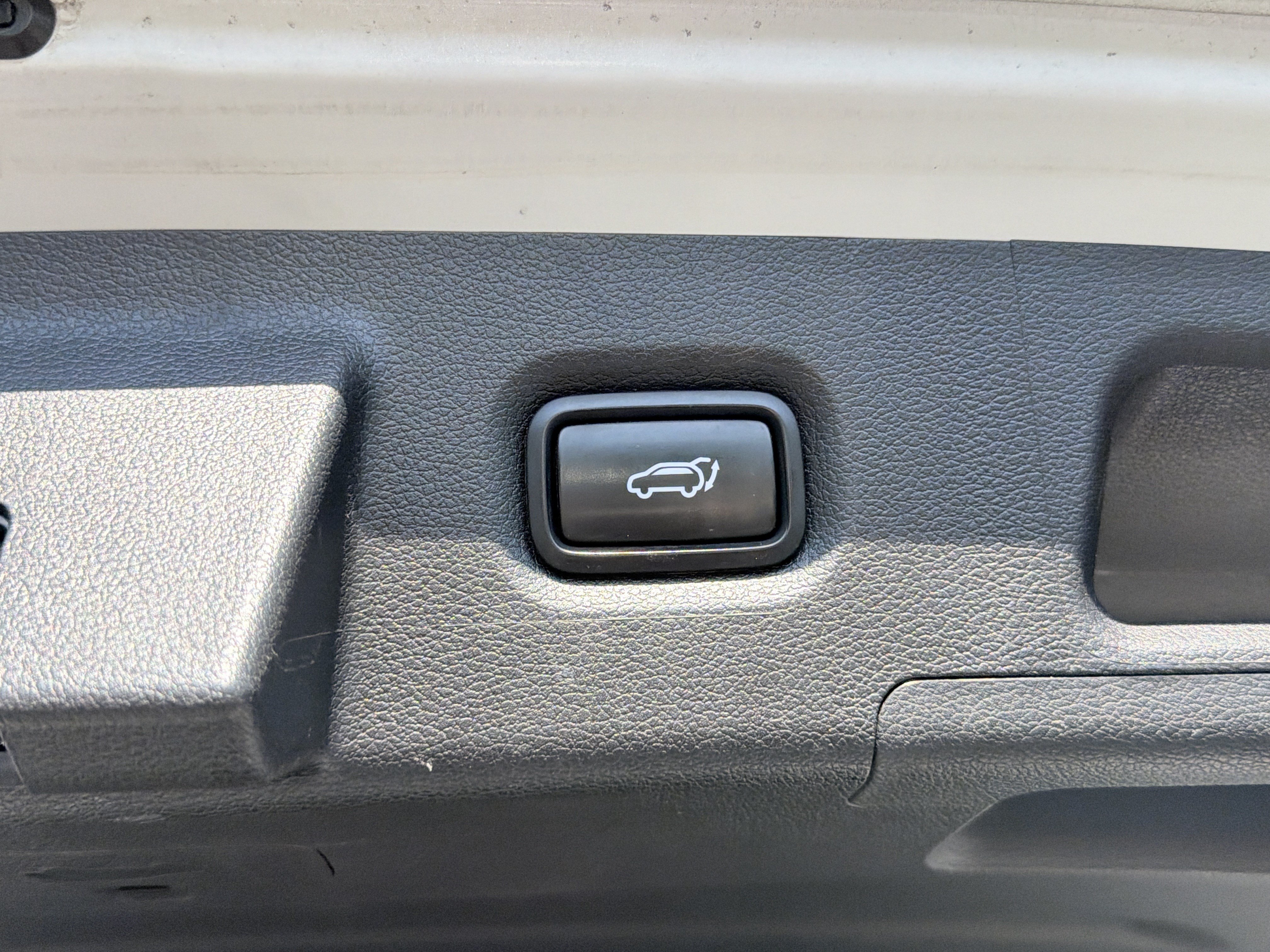 Used 2022 Hyundai Santa Fe Limited w/ Cargo Package FWD image 18