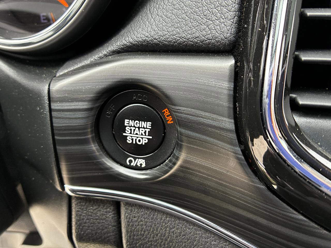 Used 2021 Jeep Grand Cherokee Limited image 30