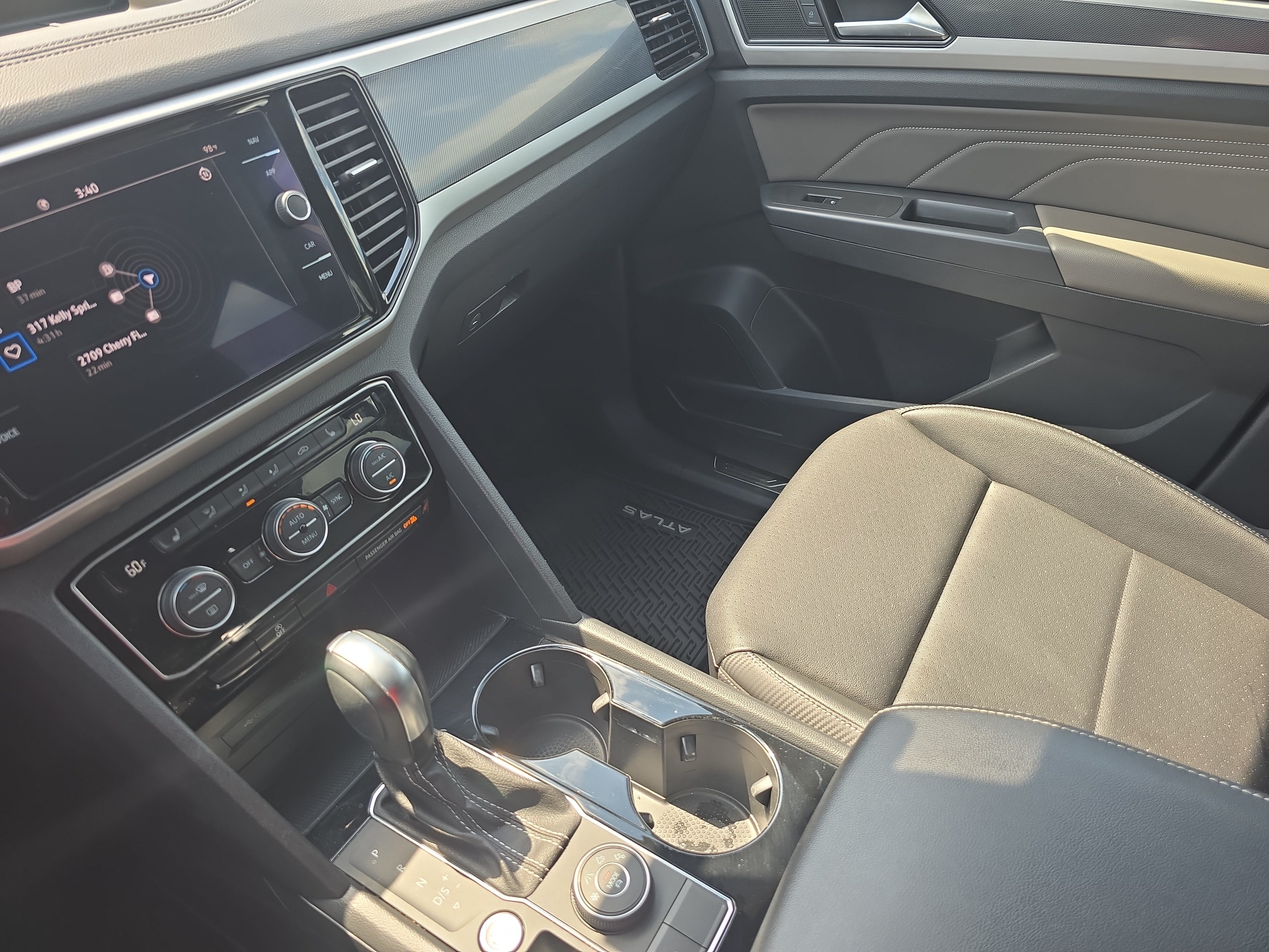 Used 2022 Volkswagen Atlas Cross Sport SEL R-Line AWD/4WD image 24