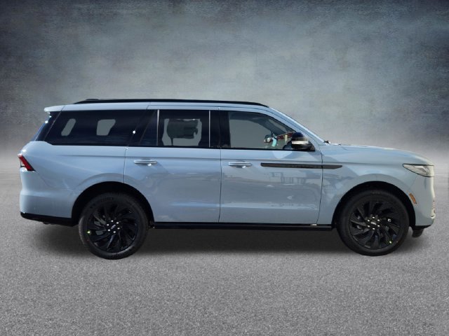 New 2026 Lincoln Navigator Reserve w/ Jet Appearance Package AWD/4WD image 8