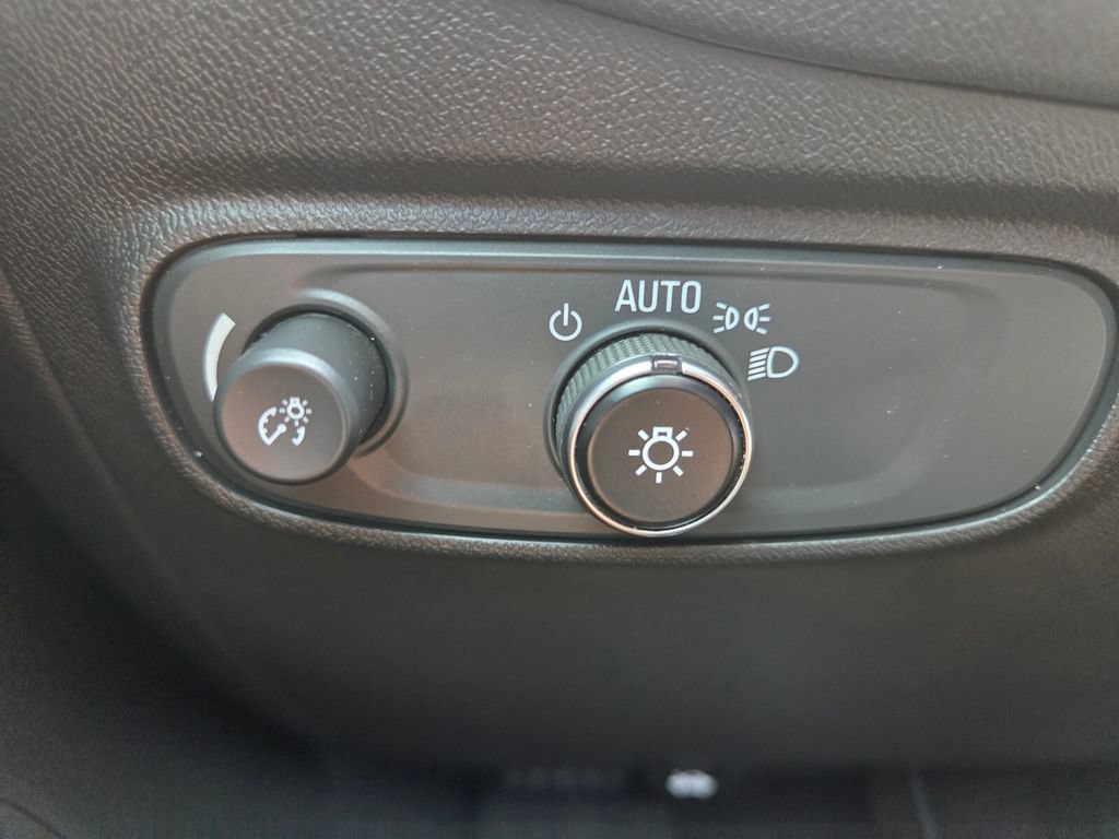 Used 2023 Chevrolet Equinox LS FWD image 12