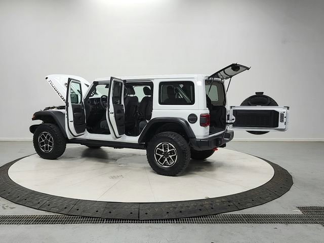 Used 2025 Jeep Wrangler Unlimited Rubicon AWD/4WD image 13