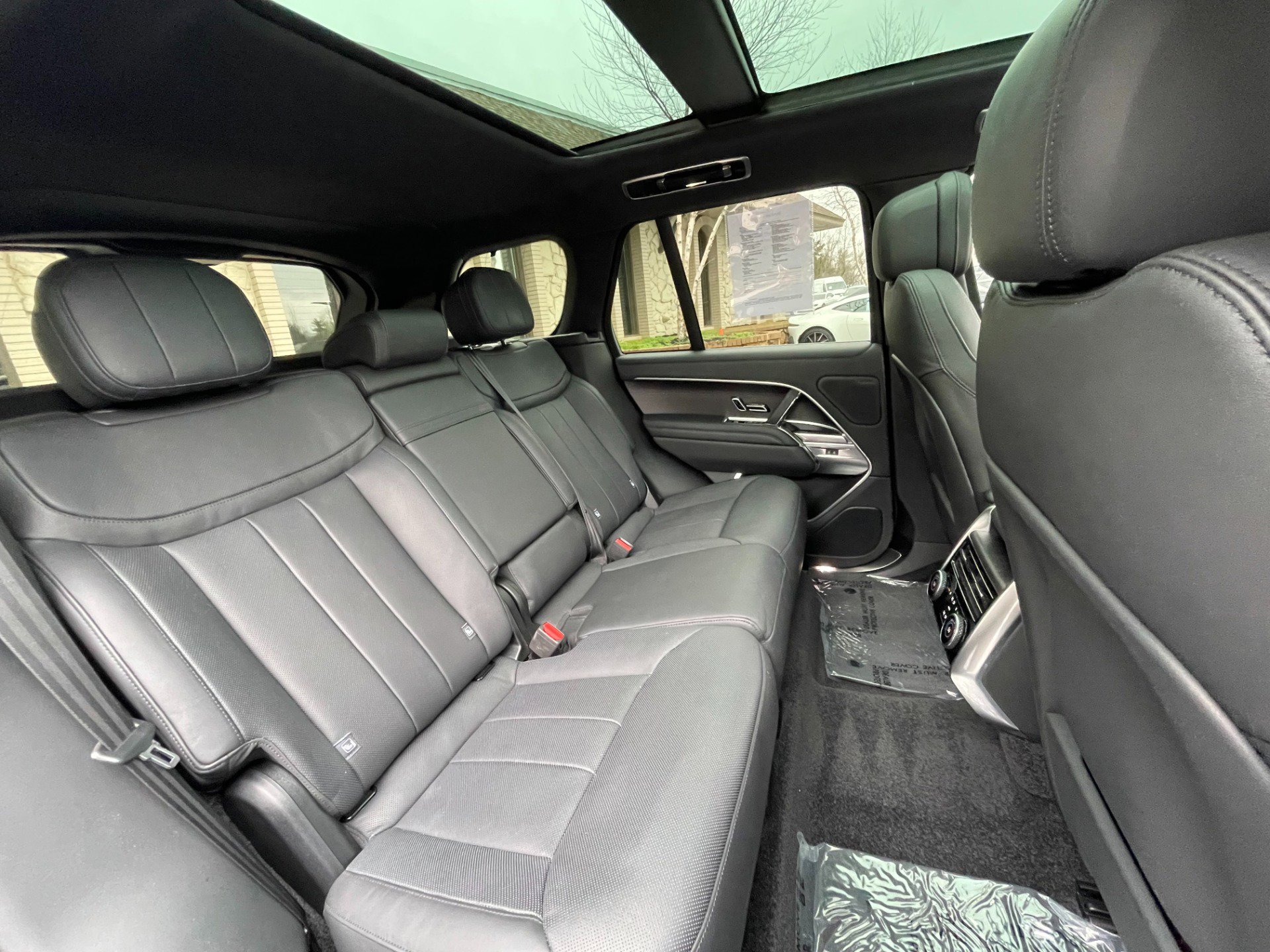 Used 2023 Land Rover Range Rover SE image 18