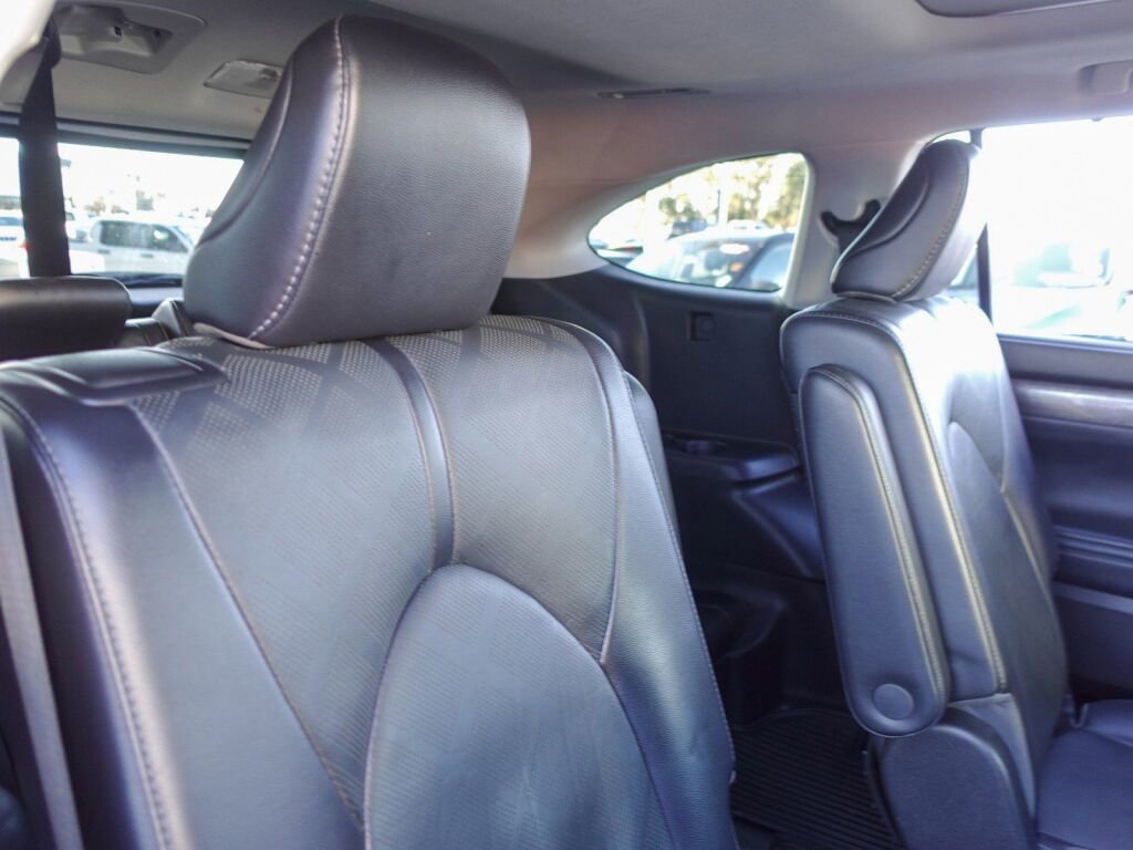Used 2022 Toyota Highlander Platinum image 14