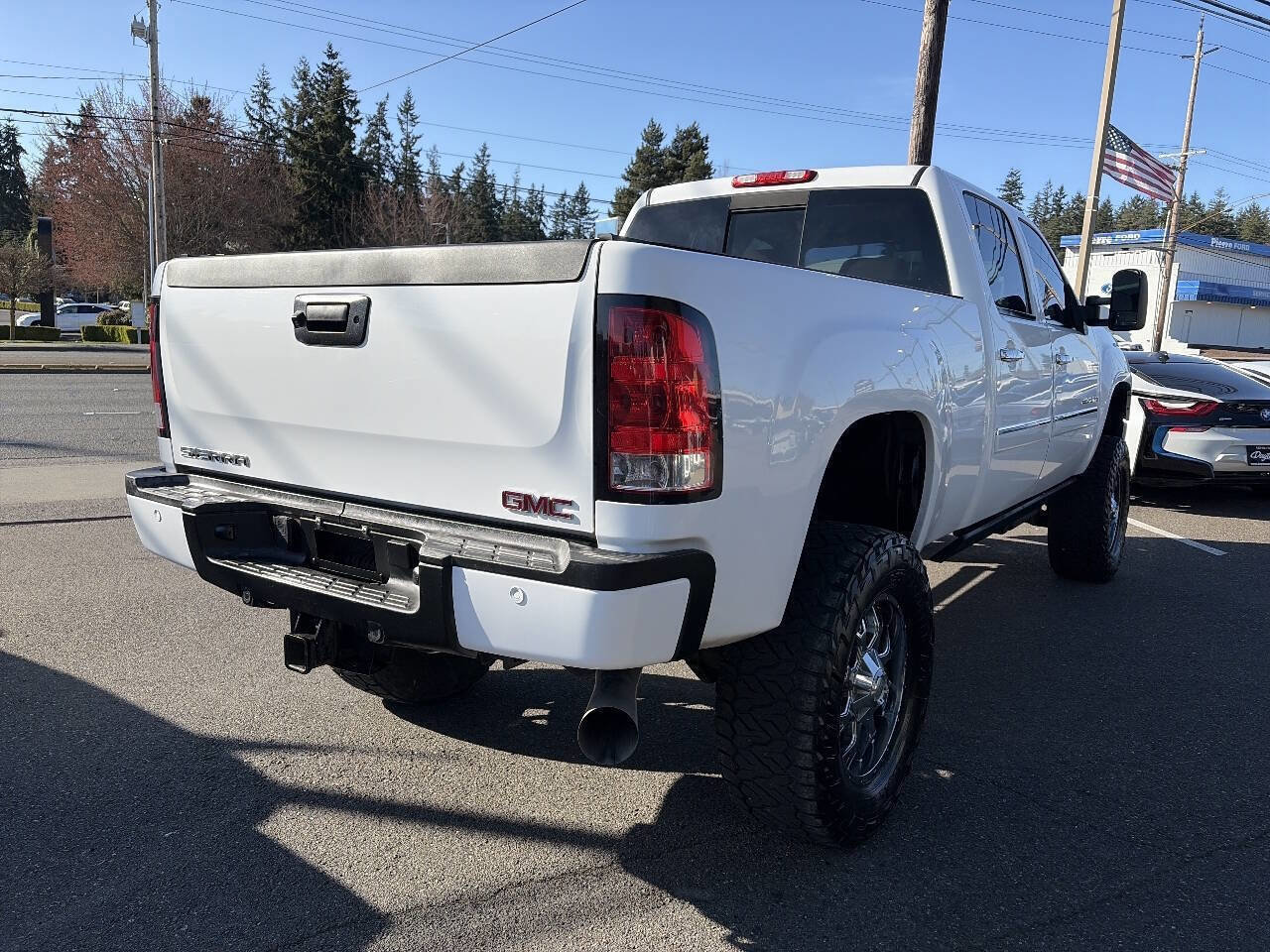 Used 2014 GMC Sierra 2500 Denali w/ Suspension Package, Off-Road image 9