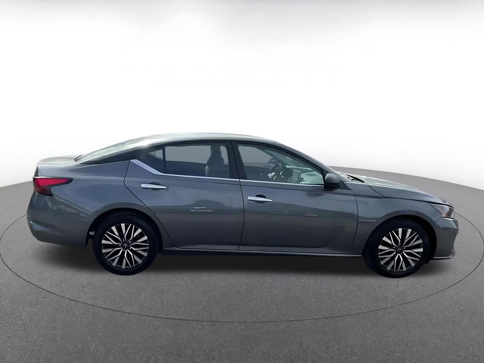 Used 2025 Nissan Altima 2.5 SV image 16