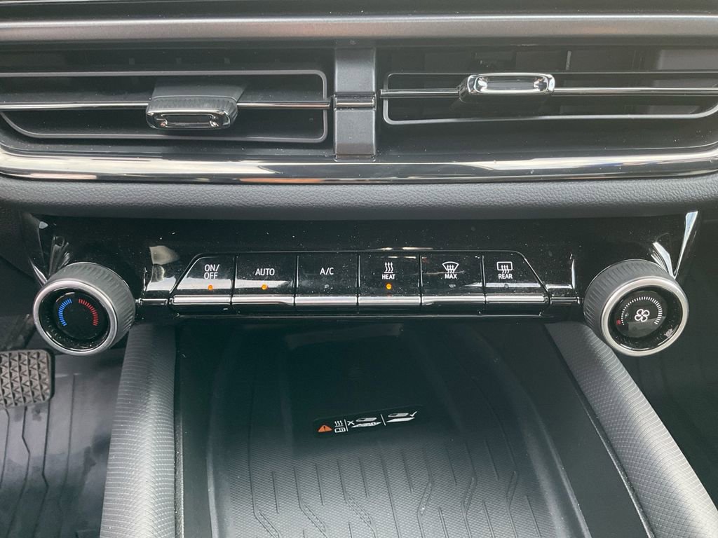 Used 2025 Chevrolet Equinox EV RS w/ LPO, Trailering Package image 22