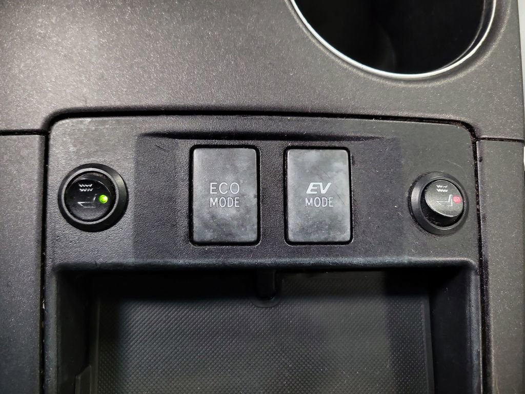 Used 2015 Toyota Camry SE image 16