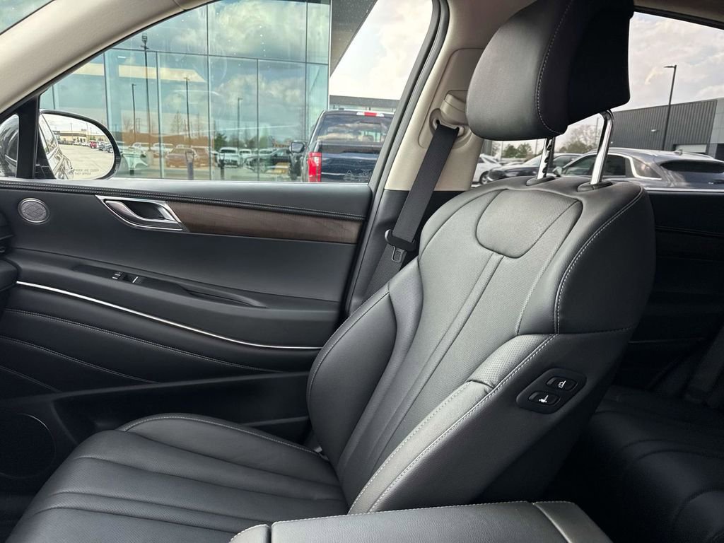 Used 2025 Genesis GV80 2.5T Select image 22