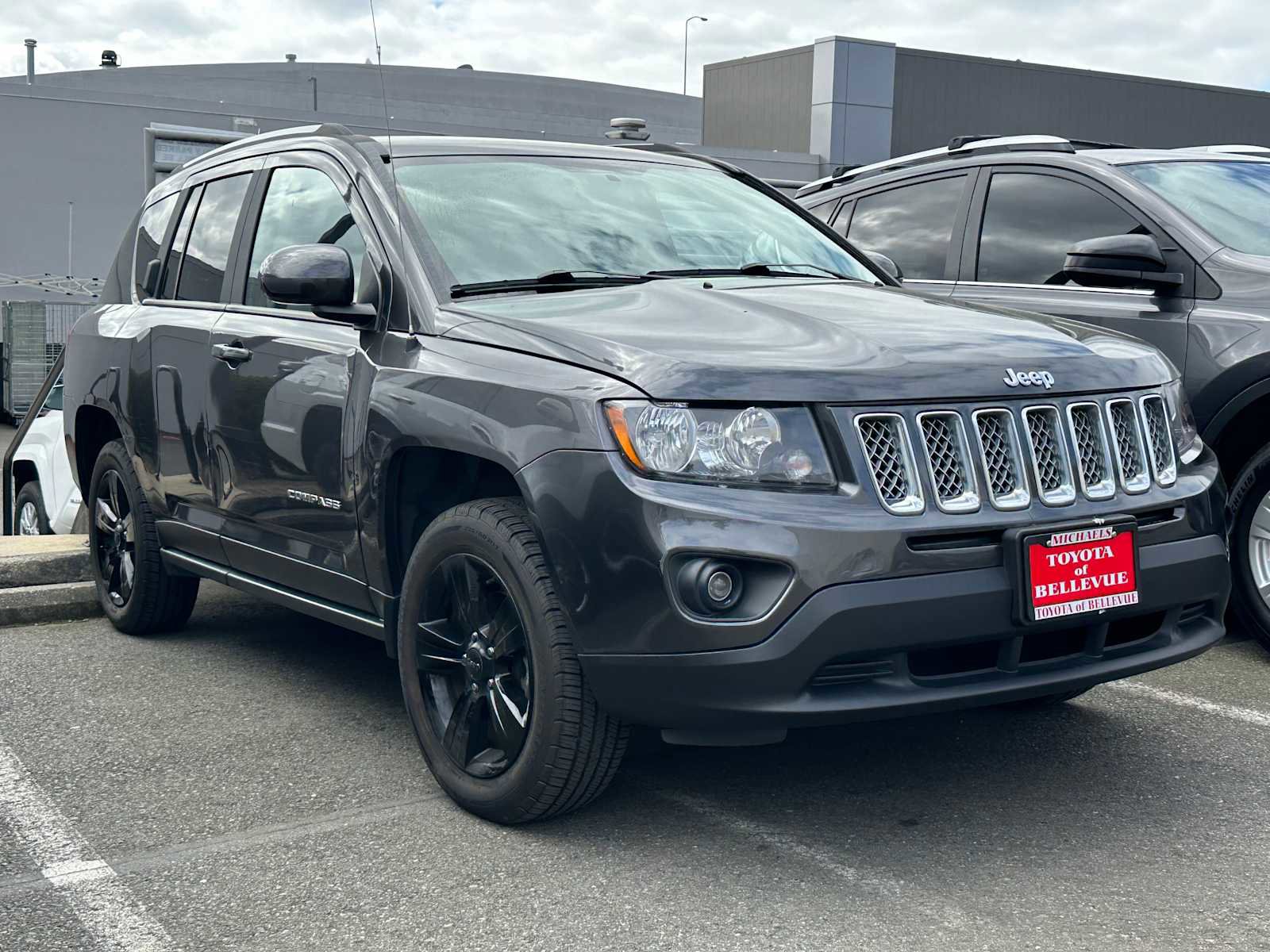 Used 2016 Jeep Compass Latitude image 3