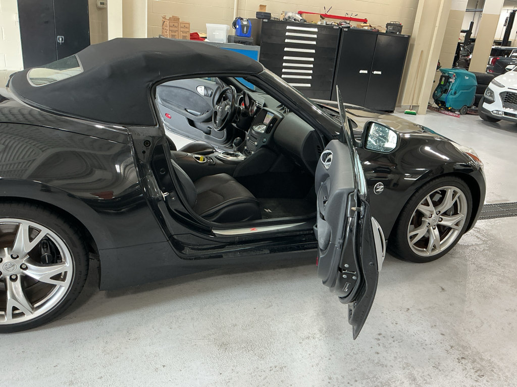 Used 2012 Nissan 370Z Touring w/ Sport Pkg RWD image 12