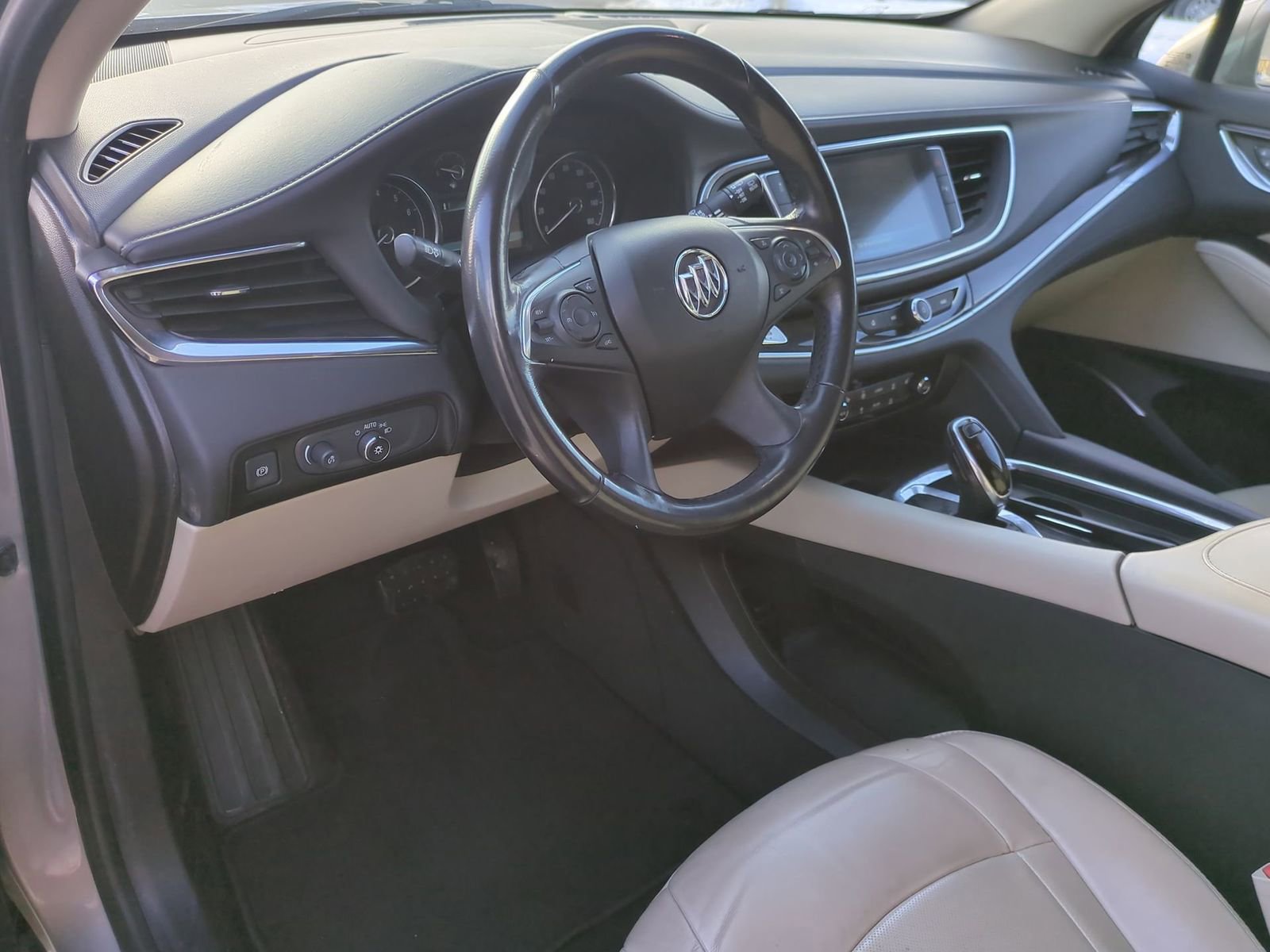 Used 2019 Buick Enclave Essence image 2