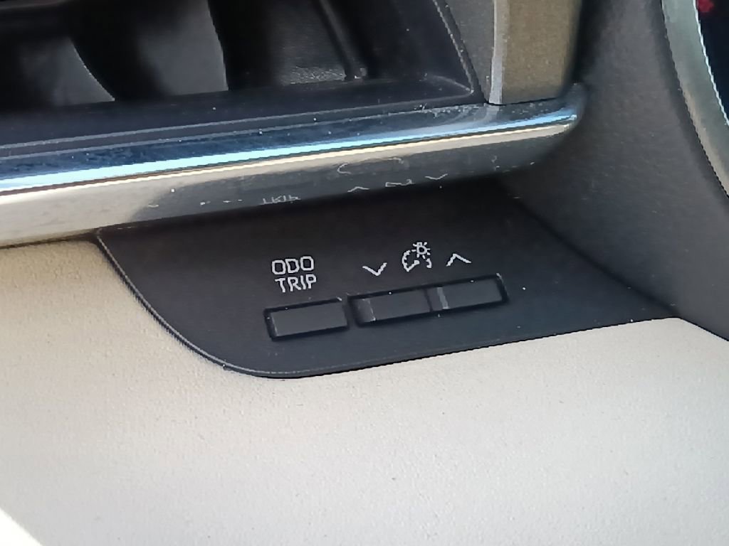 Used 2021 Toyota Highlander Limited FWD image 18