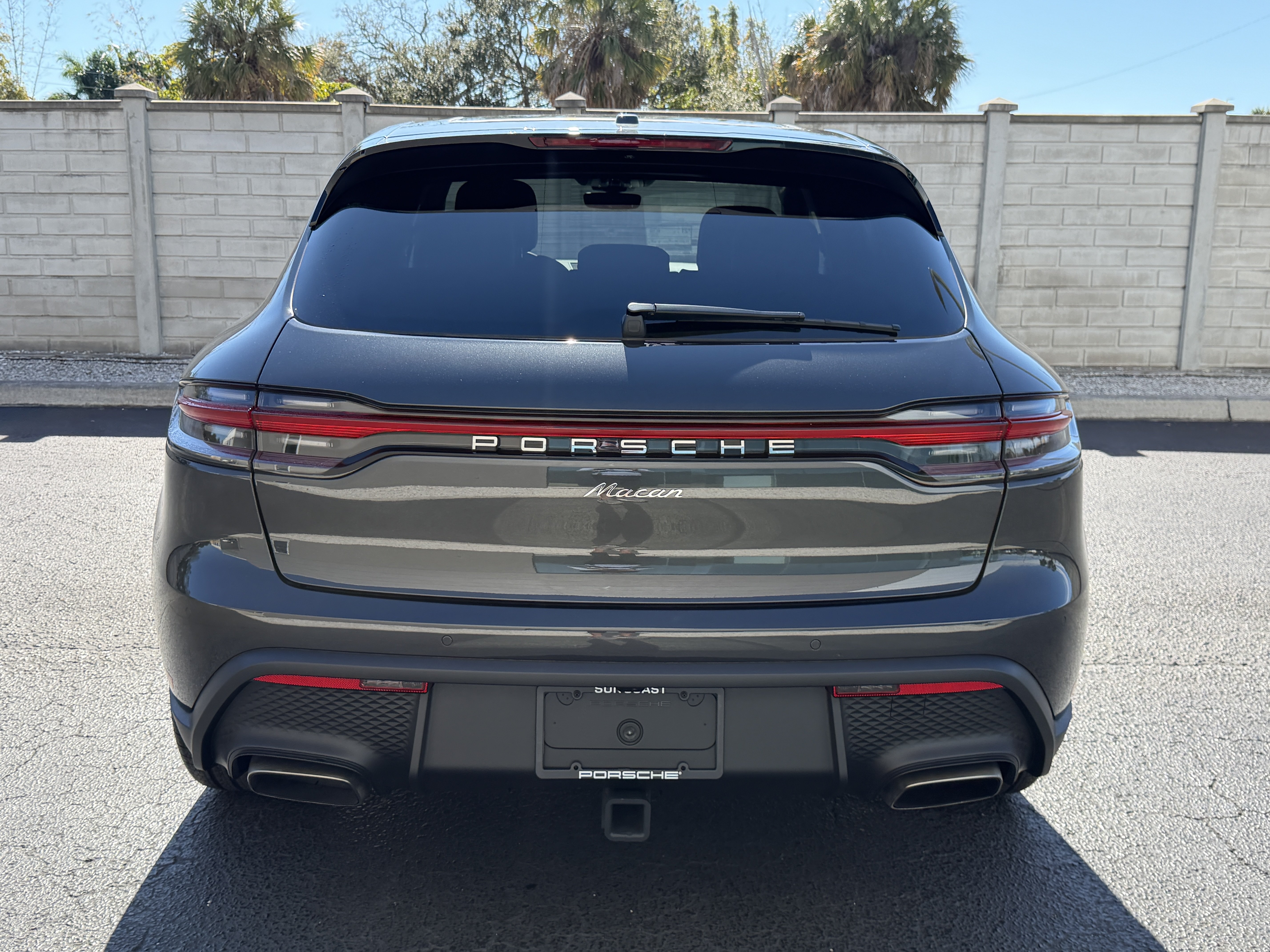 Certified 2025 Porsche Macan AWD/4WD image 10