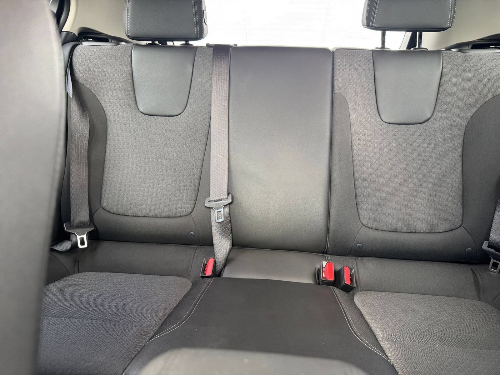 Used 2025 Buick Encore GX Preferred AWD/4WD image 37
