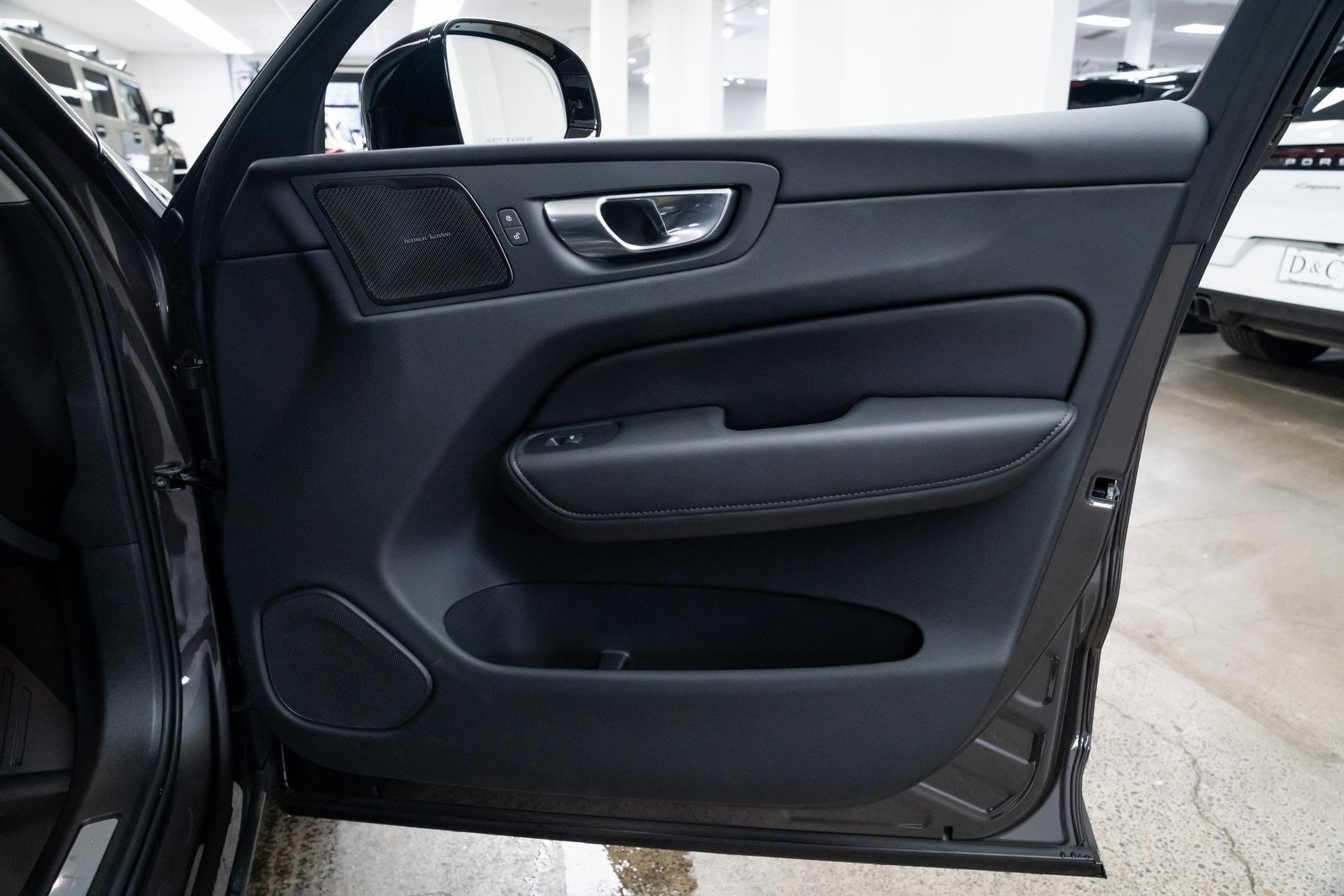 Used 2024 Volvo XC60 T8 Plus w/ Protection Package Premier image 22