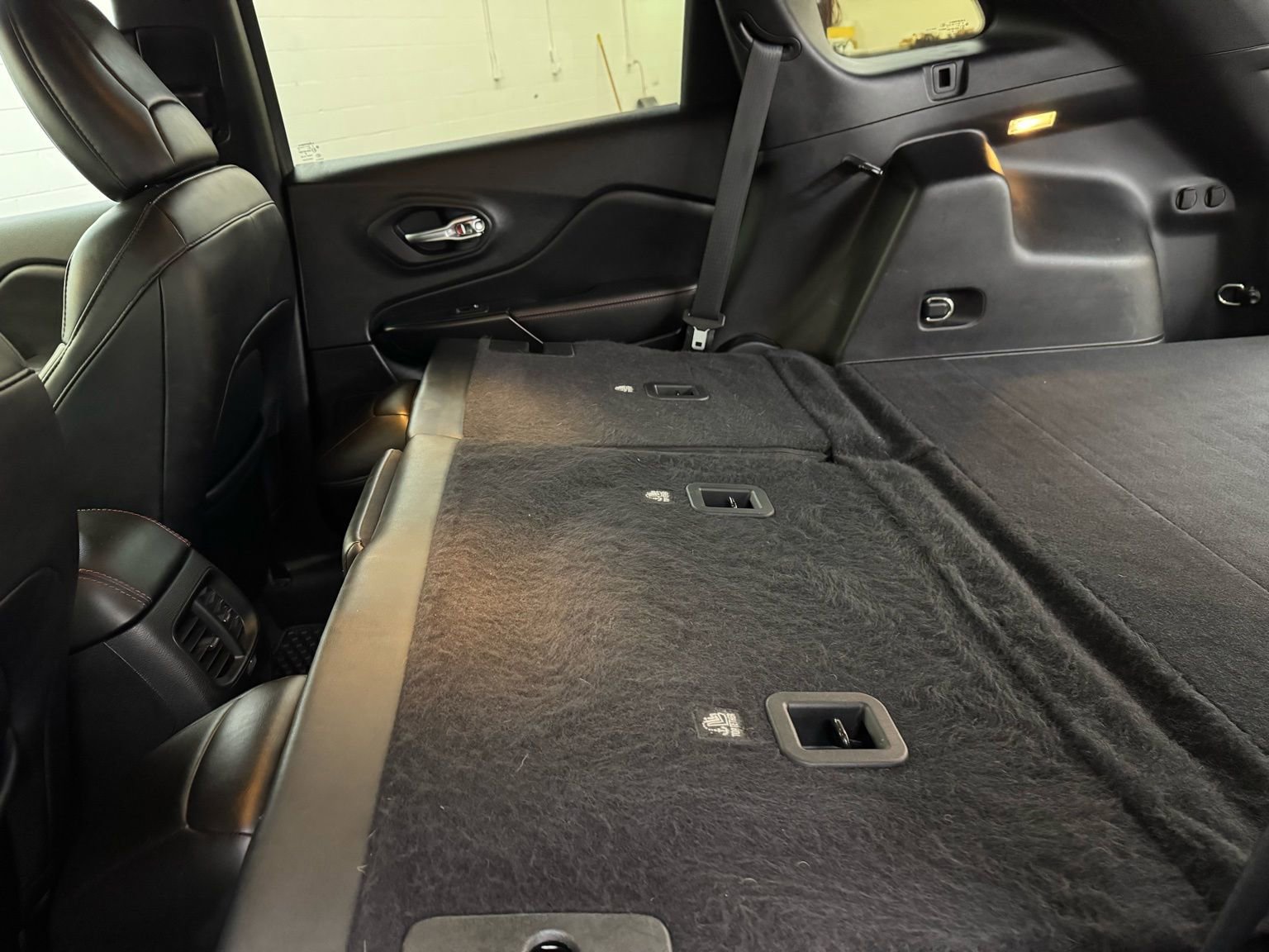 Used 2021 Jeep Cherokee Trailhawk w/ Comfort/Convenience Group image 30