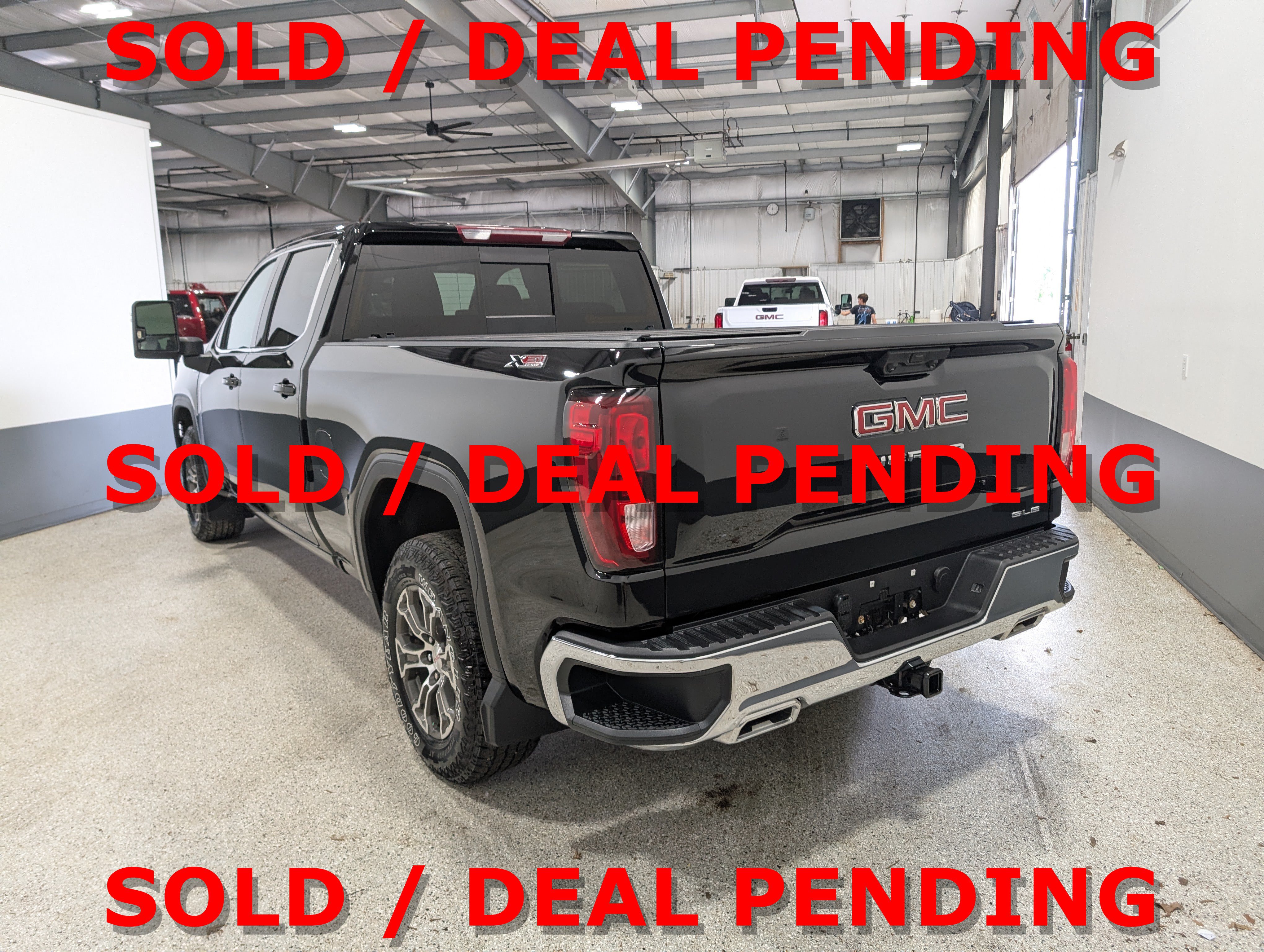 Used 2024 GMC Sierra 1500 SLE w/ Preferred Package AWD/4WD image 5