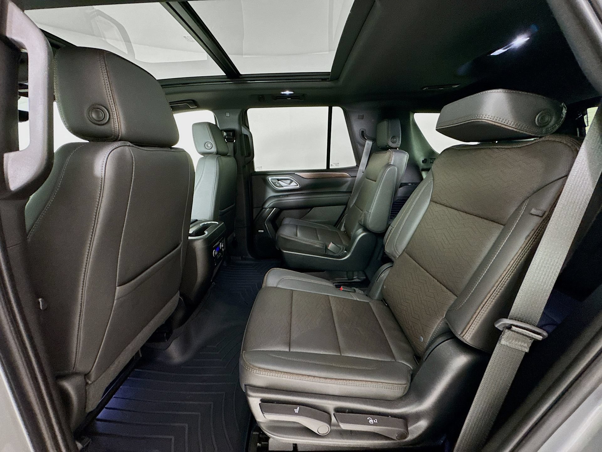 Used 2023 Chevrolet Tahoe High Country AWD/4WD image 27