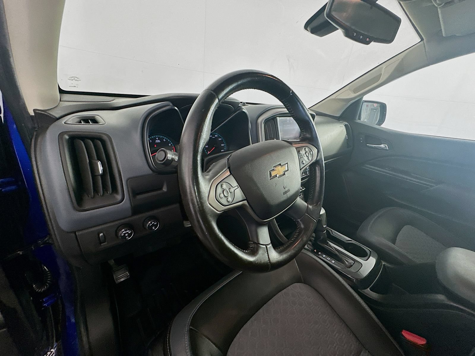Used 2015 Chevrolet Colorado Z71 AWD/4WD image 9