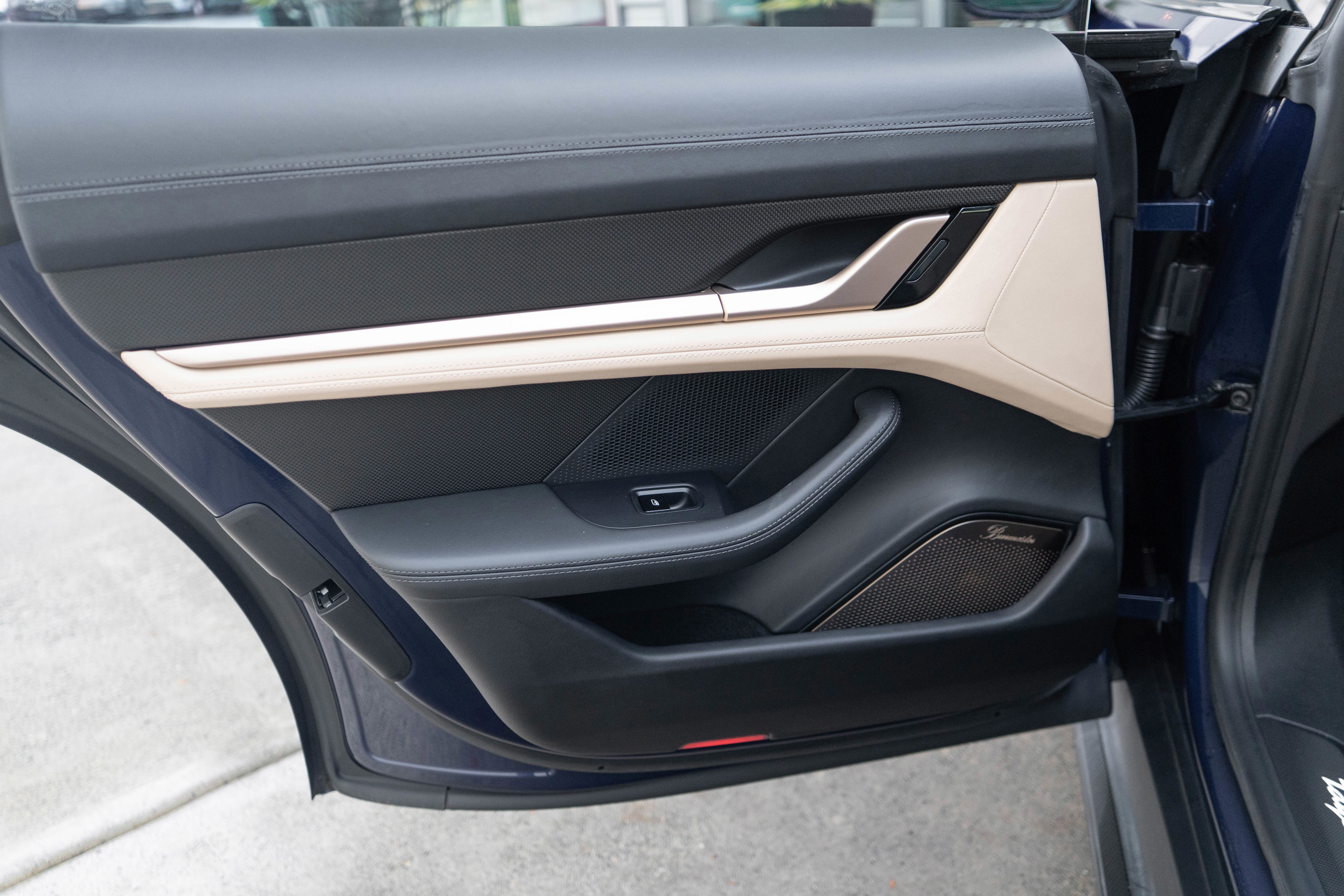 Used 2020 Porsche Taycan Turbo S image 25