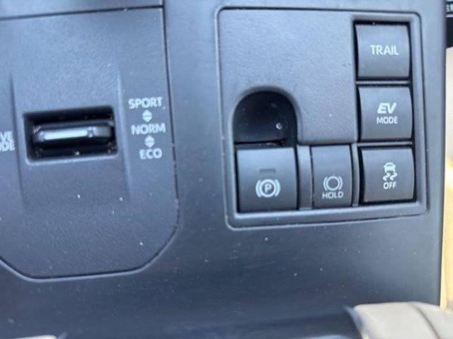 Used 2023 Toyota Highlander XLE AWD/4WD image 27