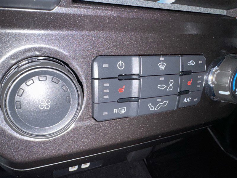 Used 2018 Ford F150 XLT w/ Equipment Group 302A Luxury AWD/4WD image 19