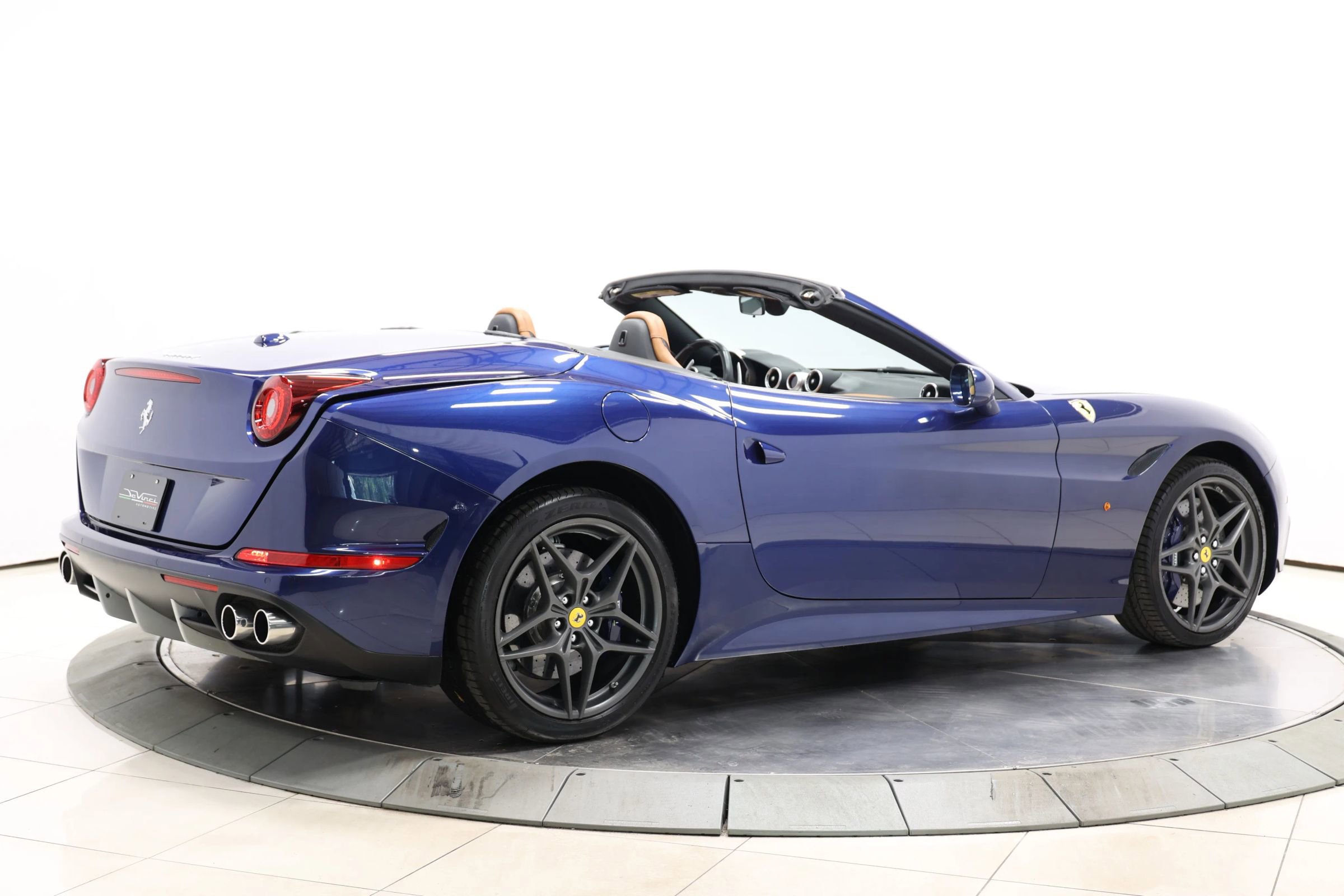 Used 2017 Ferrari California T image 6