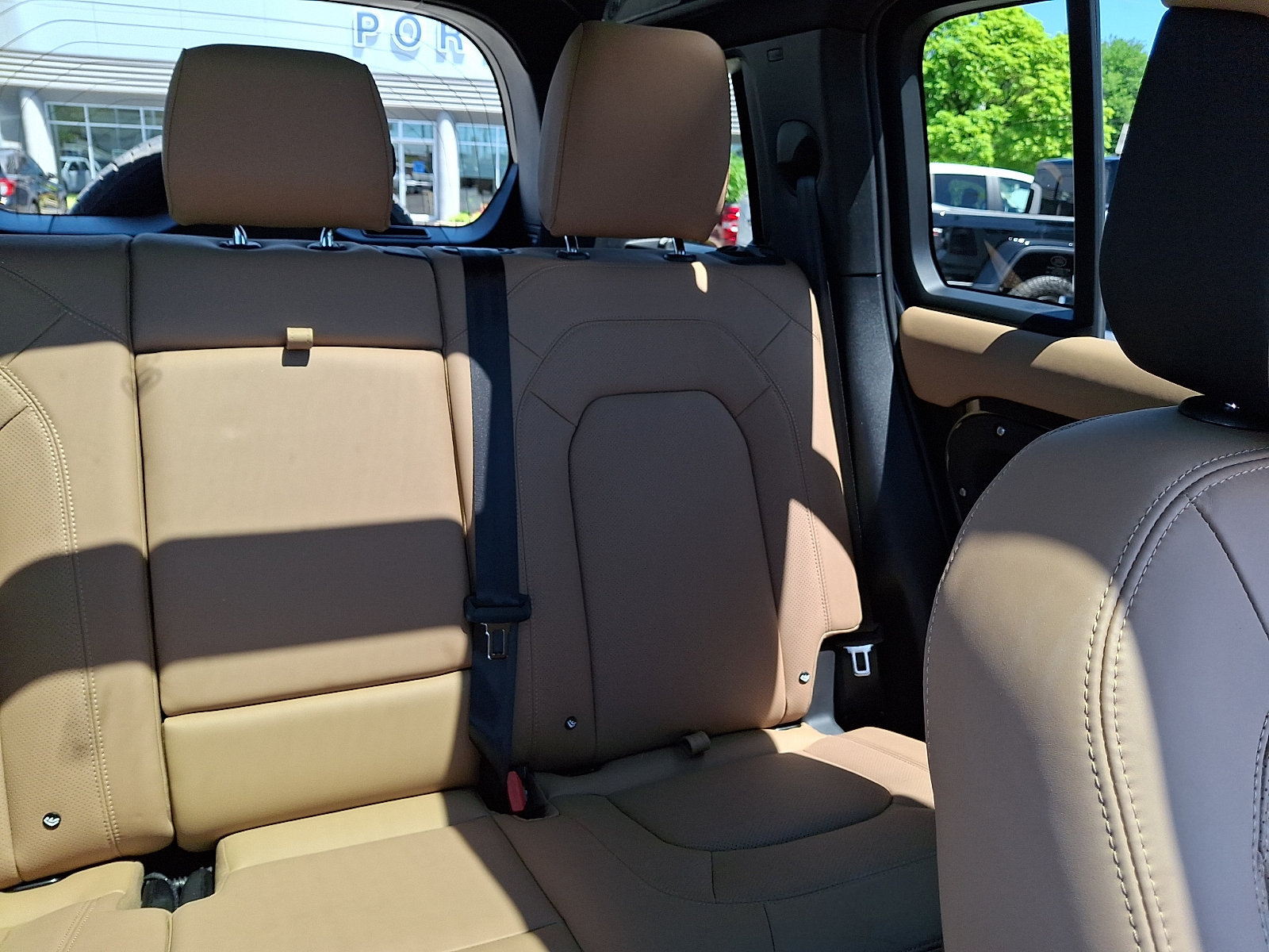 Used 2025 Land Rover Defender 110 X-Dynamic SE AWD/4WD image 19