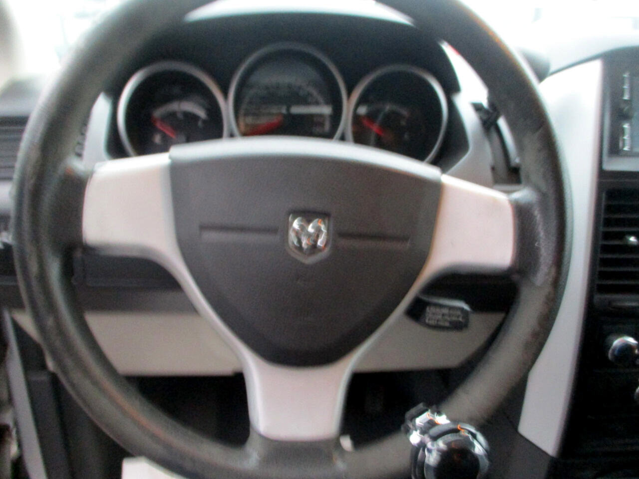 Used 2010 Dodge Grand Caravan SE image 12