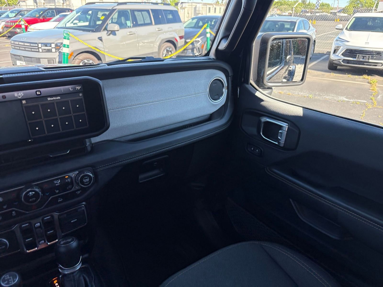 Used 2025 Jeep Wrangler Sahara AWD/4WD image 35