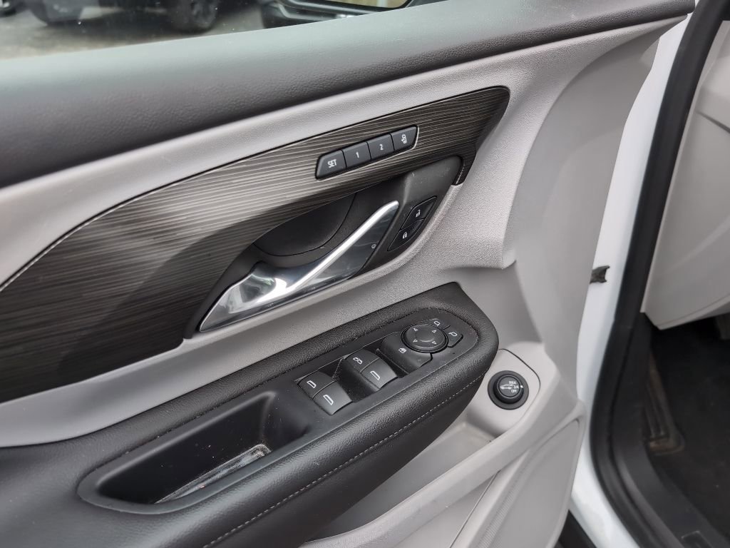 Used 2023 GMC Terrain SLT FWD image 11