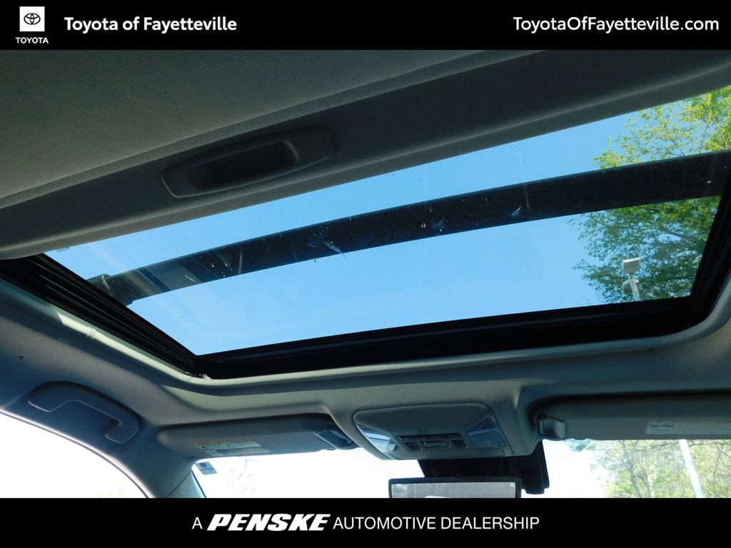 Used 2021 Toyota RAV4 XLE Premium image 6