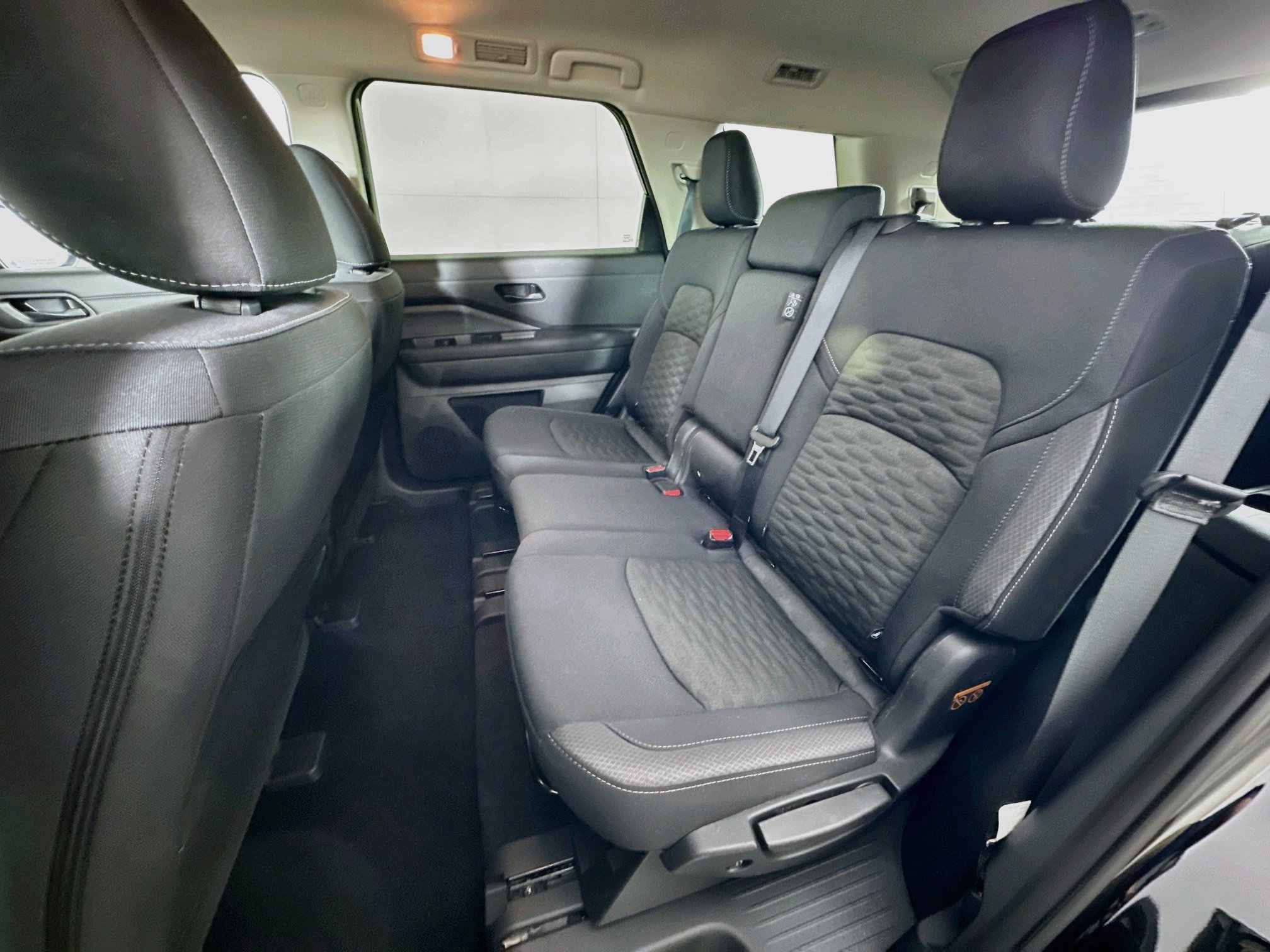Used 2025 Nissan Pathfinder SV FWD image 27