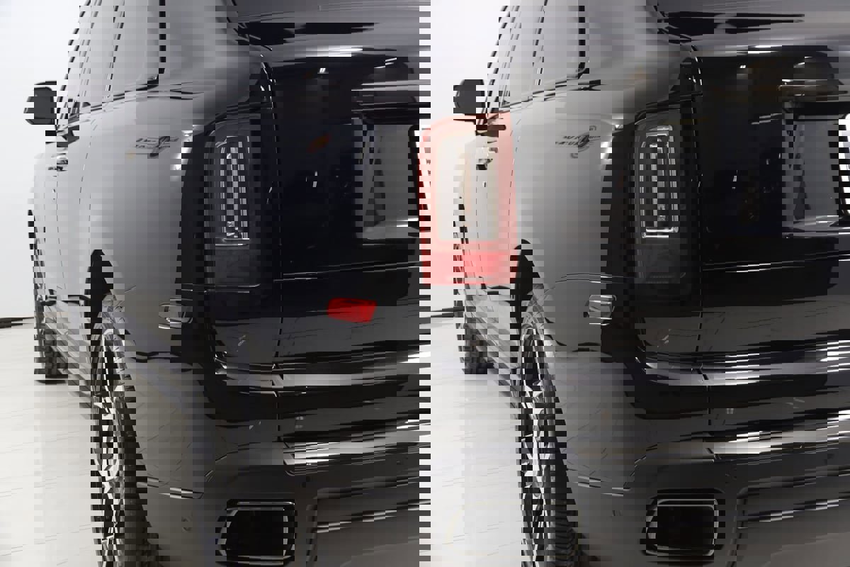 Used 2024 Rolls-Royce Cullinan Black Badge image 41