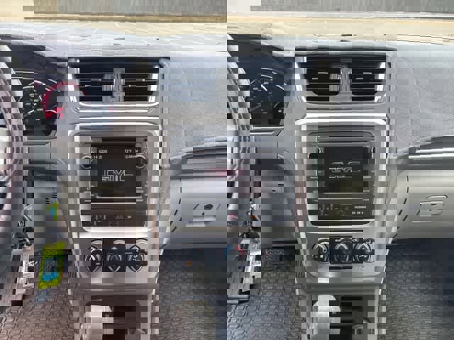 Used 2014 GMC Acadia SLE image 17