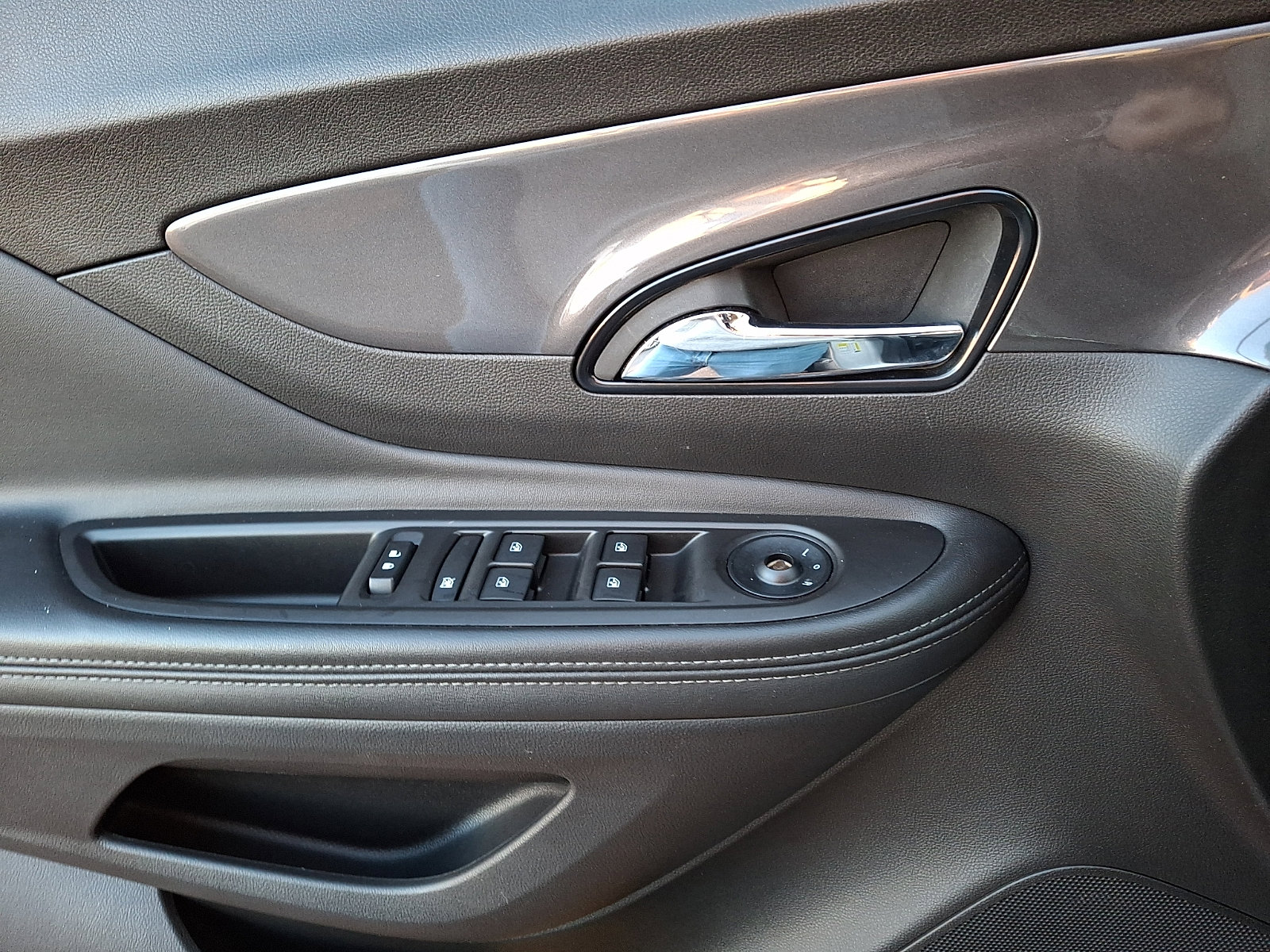 Certified 2022 Buick Encore Preferred w/ Safety Package image 13