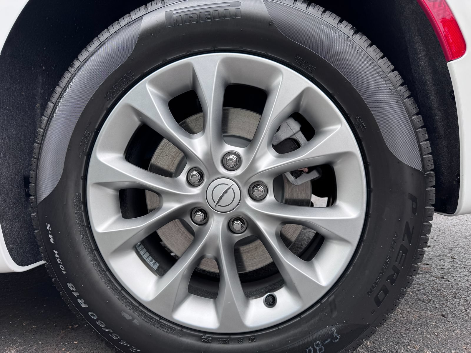 New 2025 Chrysler Pacifica Select AWD/4WD image 31