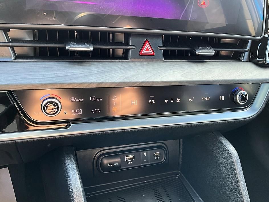 Used 2025 Kia Sportage X-Line w/ Premium Package image 24