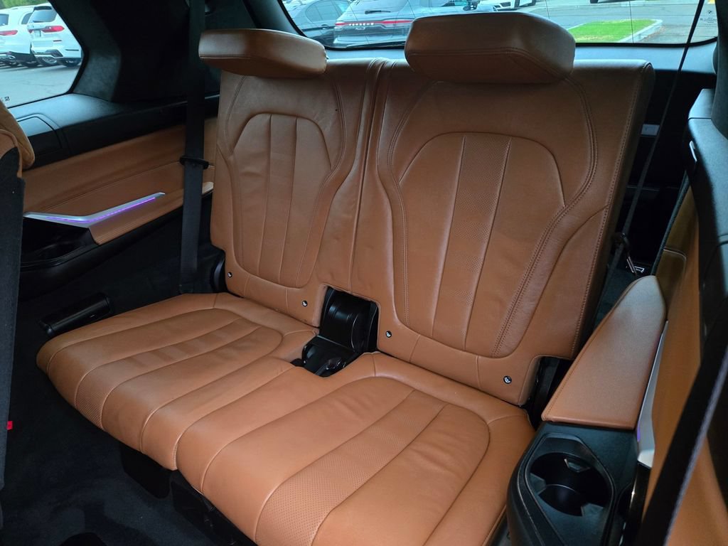 Used 2022 BMW X7 xDrive40i w/ M Sport Package AWD/4WD image 16