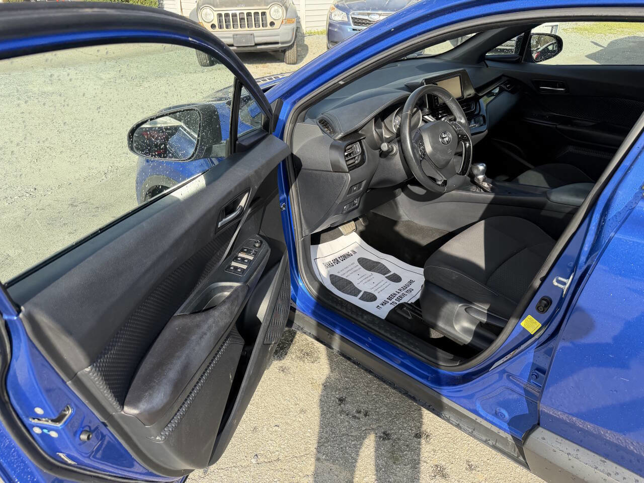 Used 2018 Toyota C-HR XLE FWD image 13