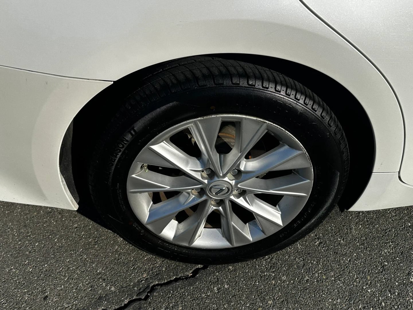 Used 2013 Lexus ES 300h w/ Luxury Pkg FWD image 33